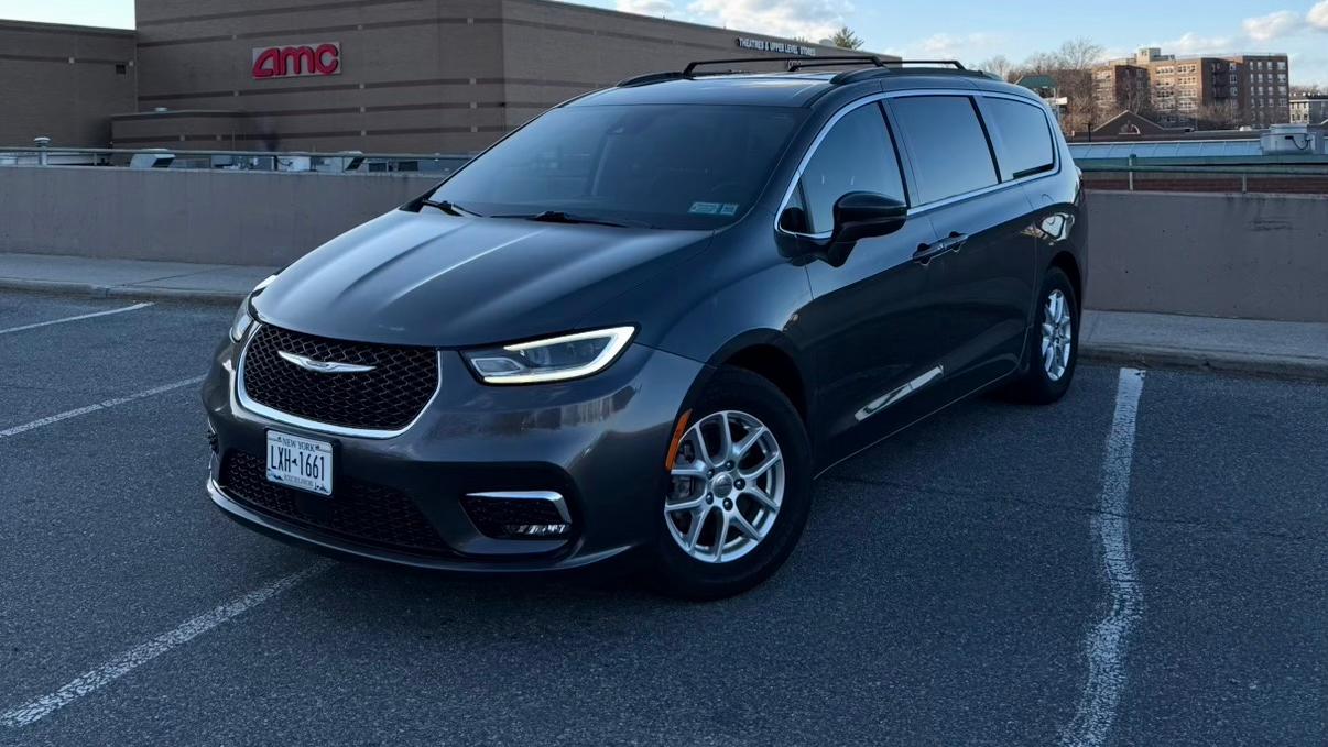 Chrysler Pacifica 2022 in Bayside, NY