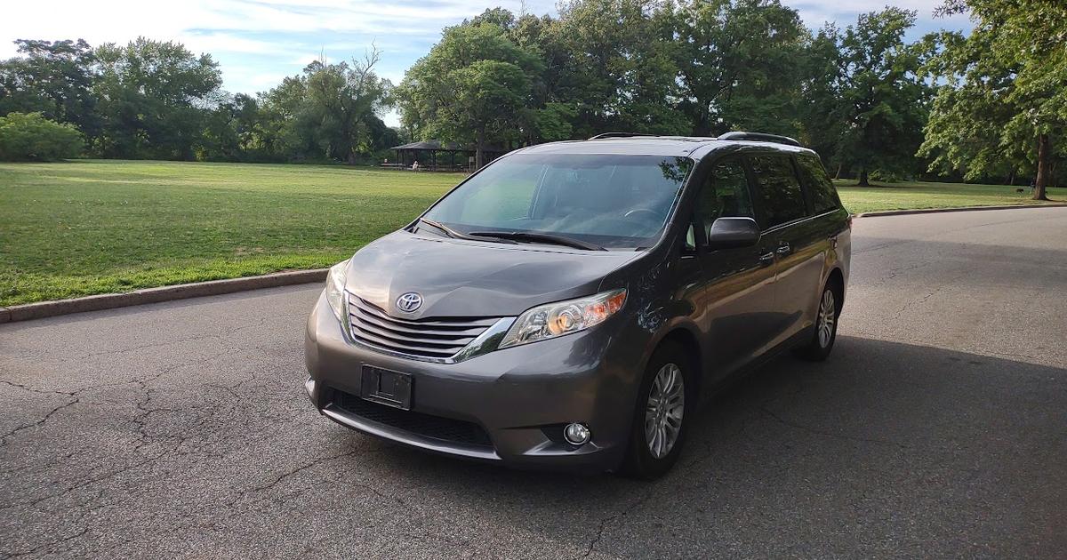 Toyota Sienna 2016 rental in Lyndhurst, NJ by MARC N. Turo