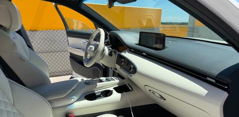 Genesis Electrified GV70 2025