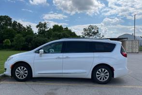 Chrysler Pacifica car
