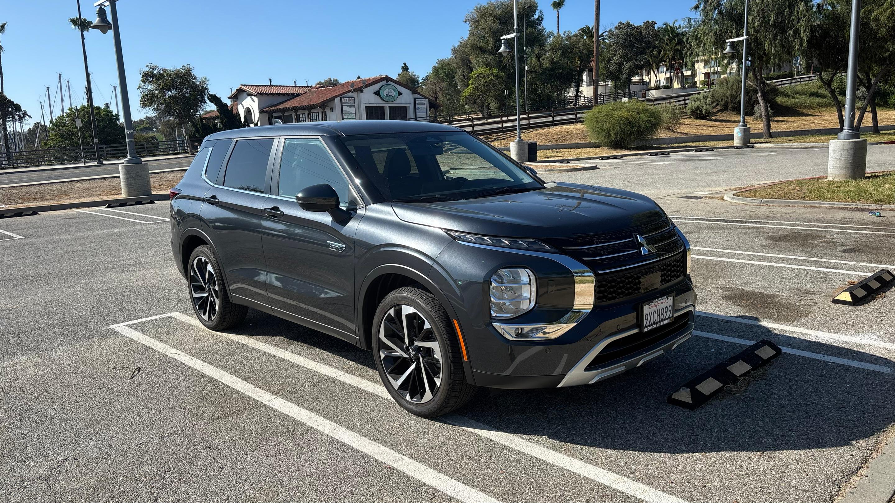 Mitsubishi Outlander Plug-In Hybrid 2025 in Los Angeles, CA