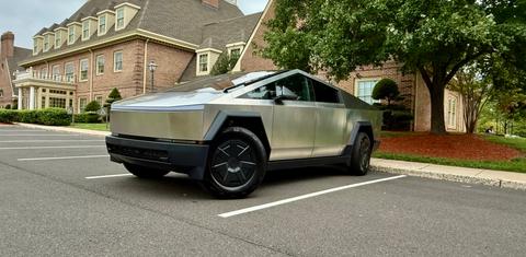 Tesla Cybertruck 2025