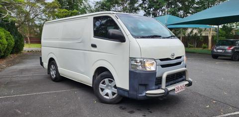 Toyota HIACE 2015