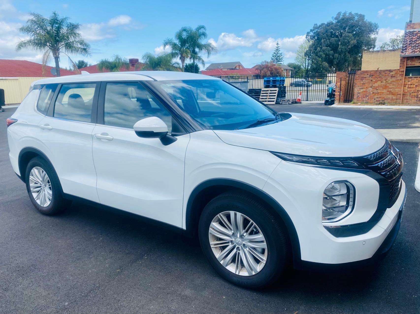 Mitsubishi OUTLANDER 2023 in 