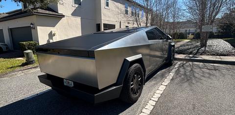 Tesla Cybertruck 2025