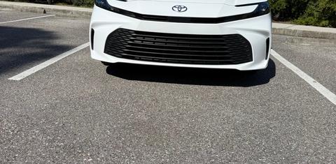 Toyota Camry Hybrid 2026
