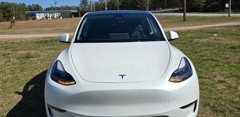 Tesla Model Y 2024