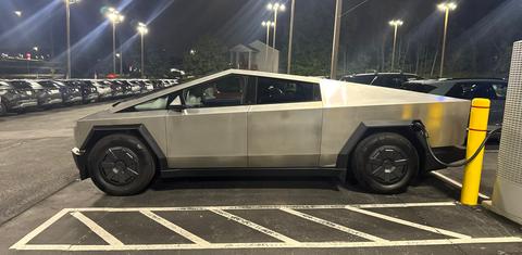 Tesla Cybertruck 2025