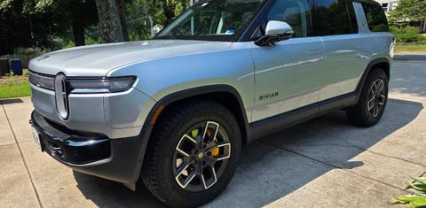 Rivian R1S 2025