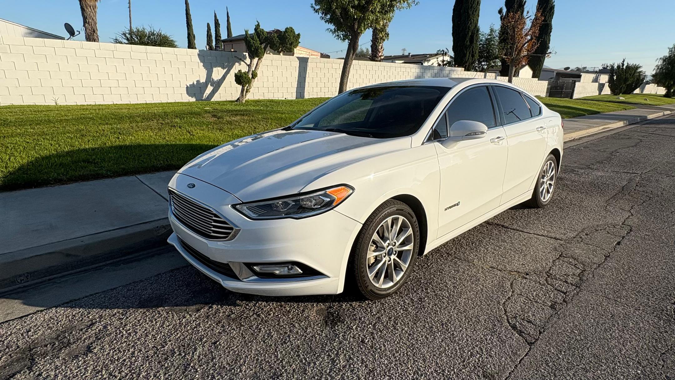Ford Fusion Hybrid 2017 in 
