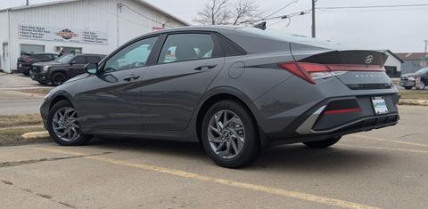 Hyundai Elantra 2024