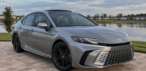 Toyota Camry Hybrid 2025