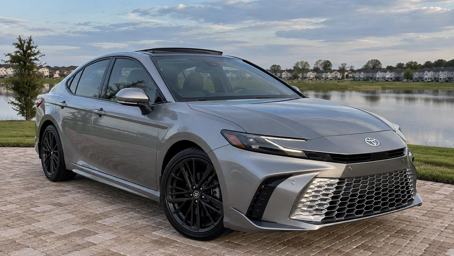 Toyota Camry Hybrid 2025 in Rockledge, FL