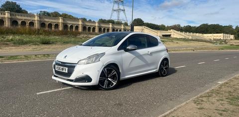 Peugeot 208 2016