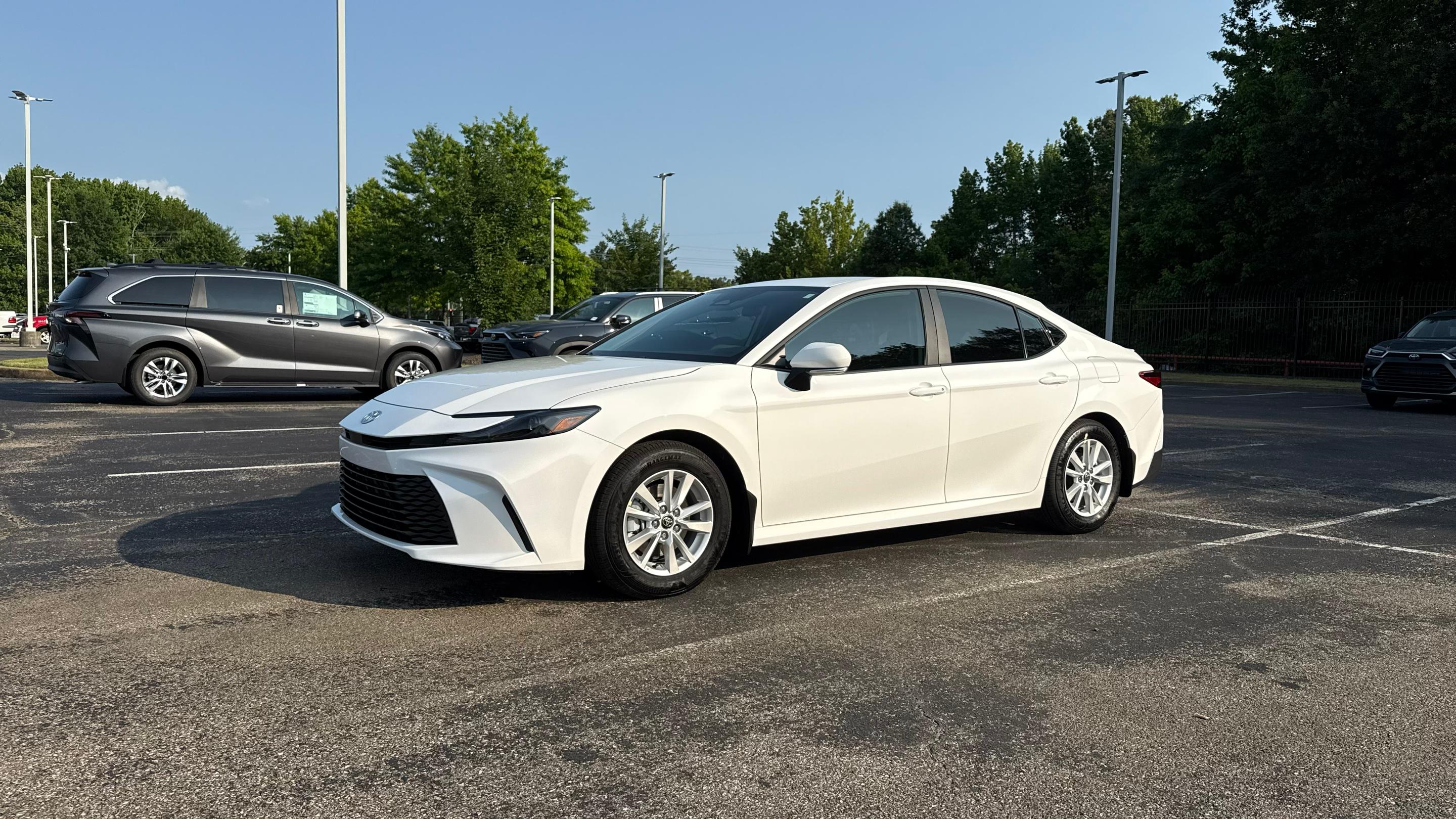Toyota Camry Hybrid 2025 in Memphis, TN
