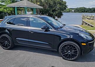 Porsche Macan car