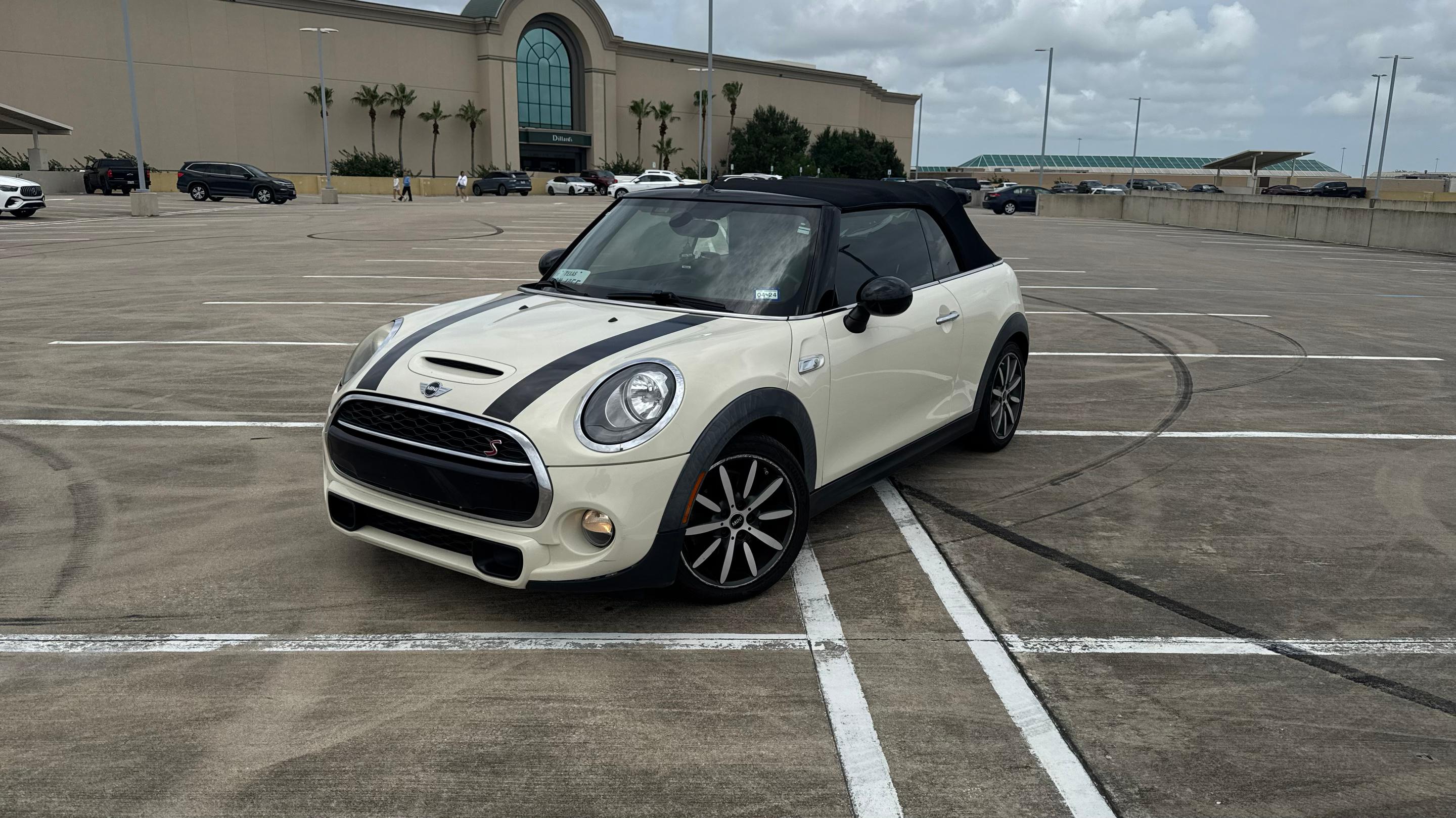 MINI Convertible 2016 in Friendswood, TX