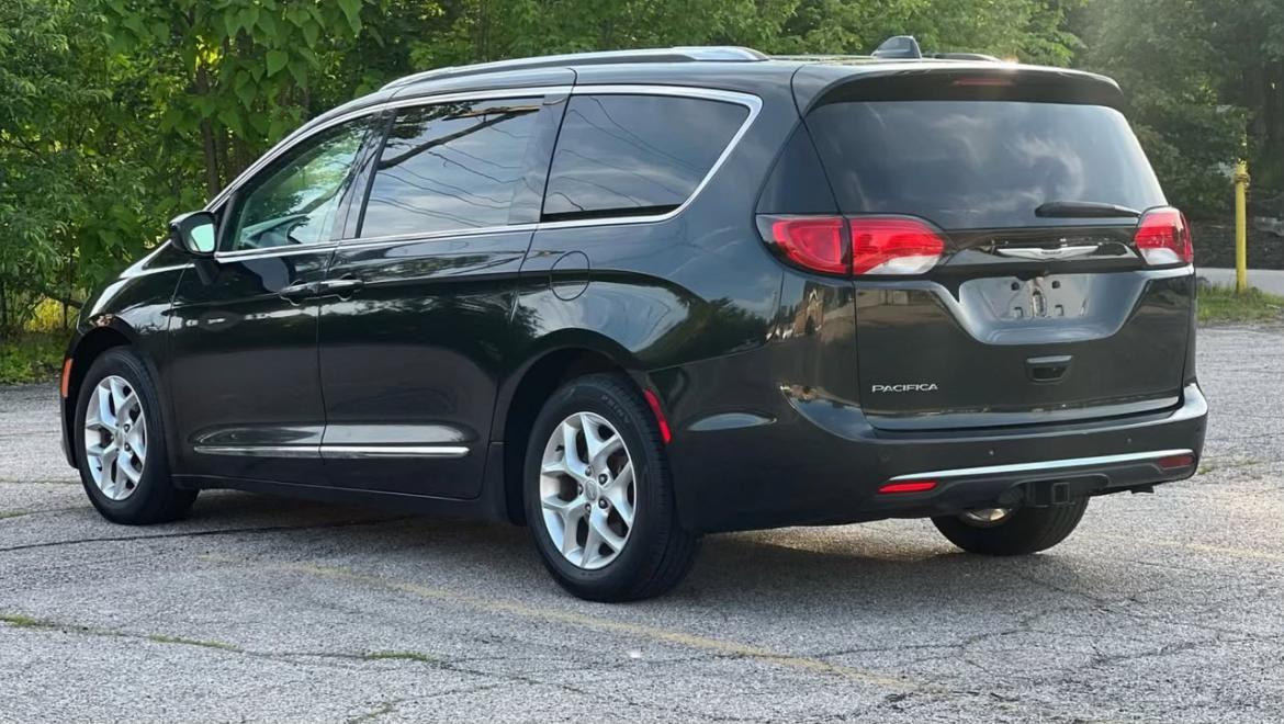 Chrysler Pacifica 2017 in Taunton, MA