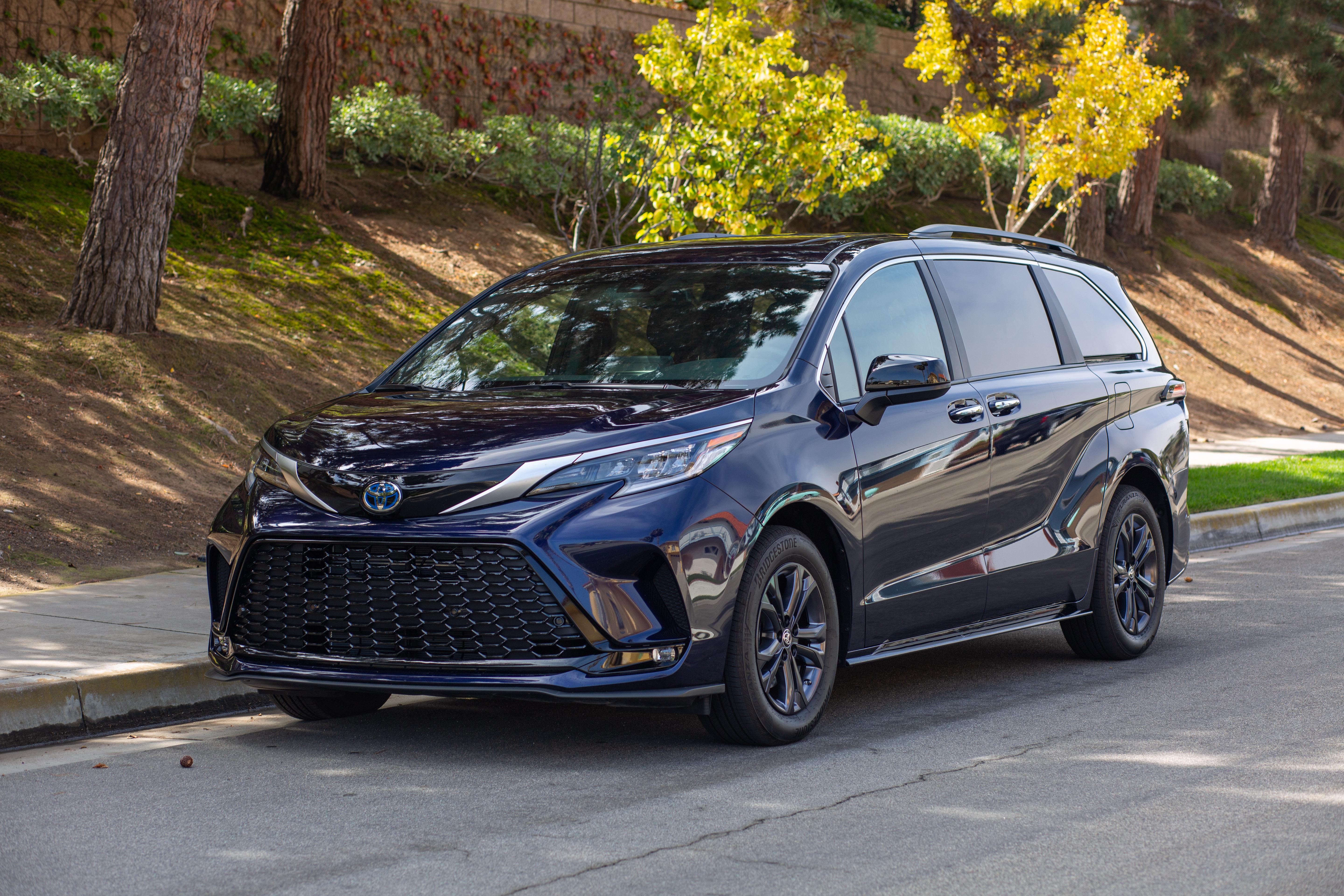 Toyota Sienna 2024 in Cerritos, CA