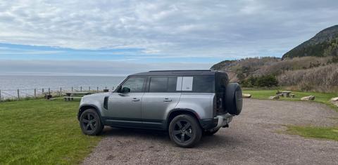 Land Rover Defender 2024