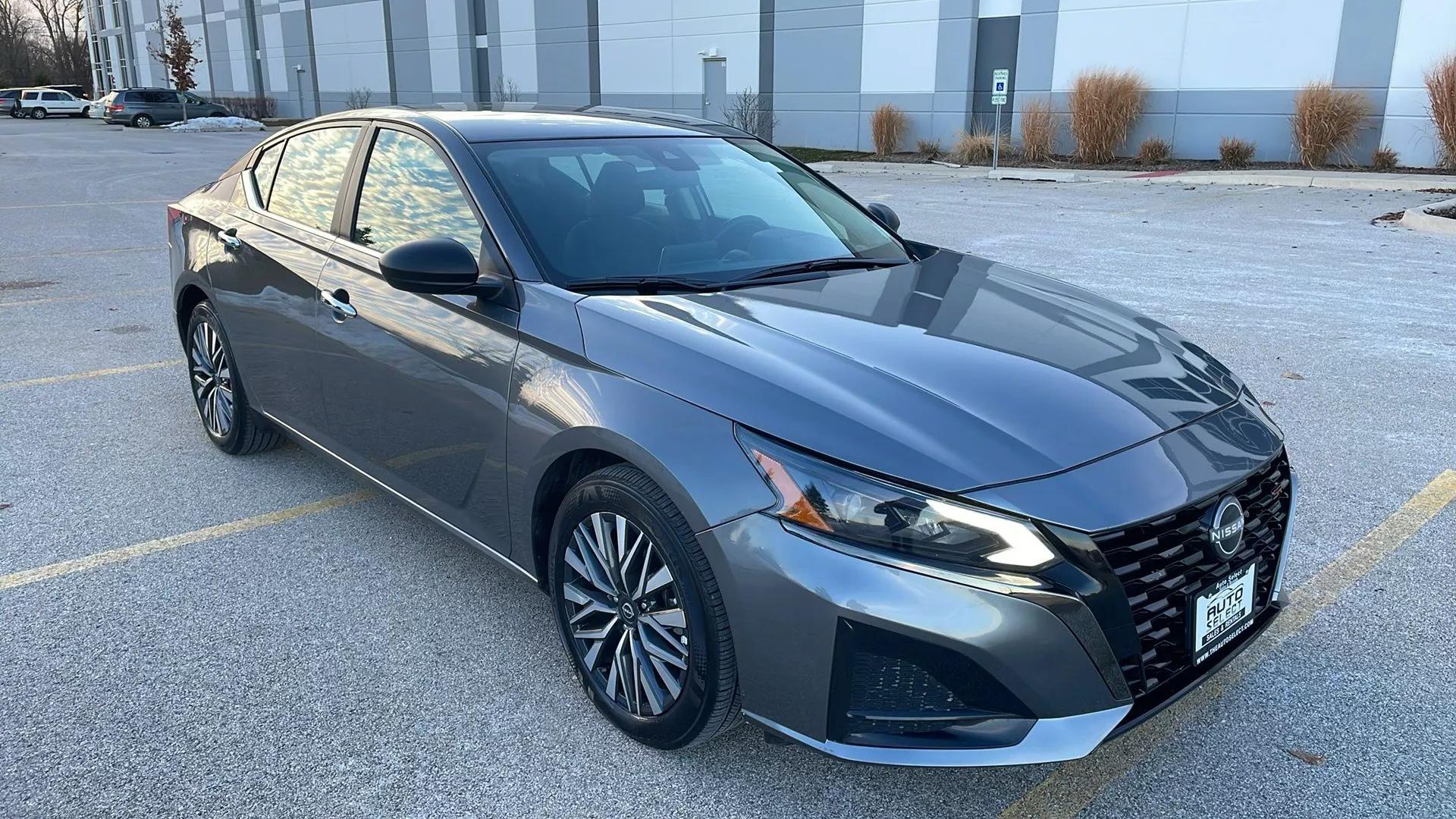 Nissan Altima 2025 in Chicago, IL
