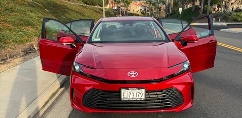 Toyota Camry Hybrid 2026