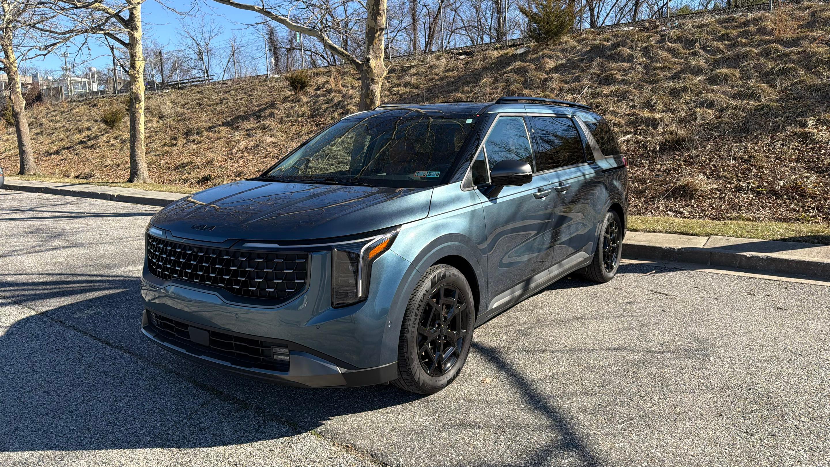 Kia Carnival 2025 in Lochearn, MD