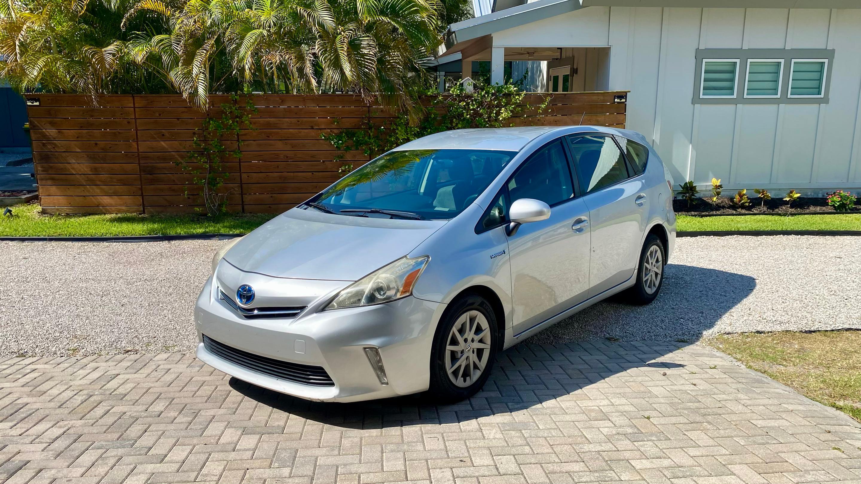 Toyota Prius v 2014 in Sarasota, FL