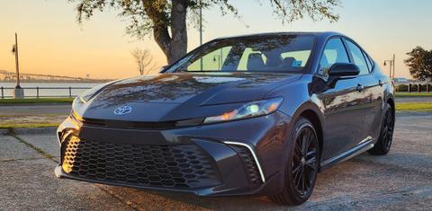 Toyota Camry Hybrid 2025