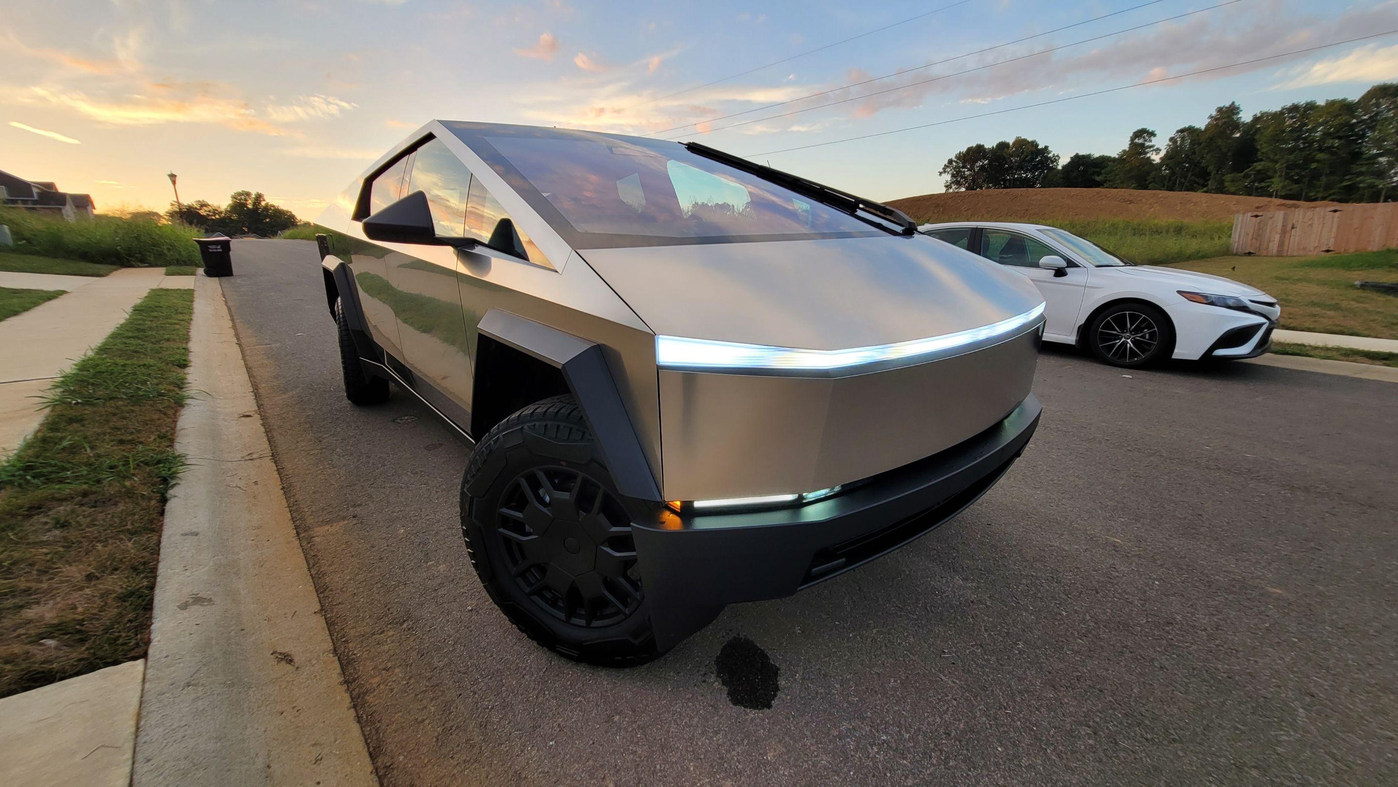 Tesla Cybertruck 2024 in Newark, NJ
