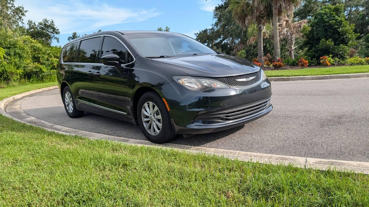 Chrysler Pacifica 2017 in Sarasota, FL