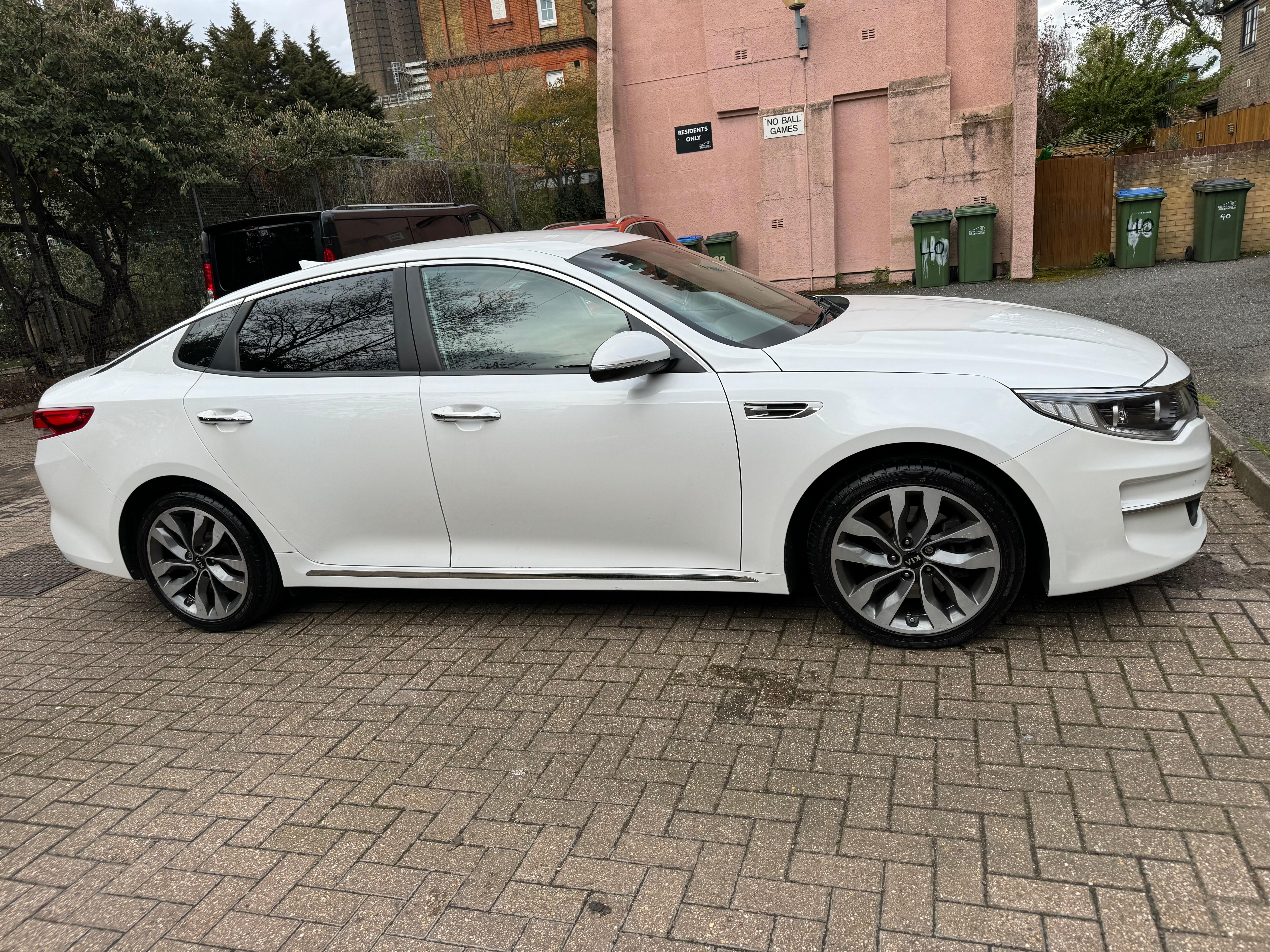 Kia Optima 2017 in London