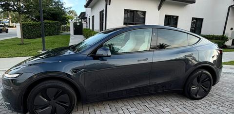 Tesla Model Y 2026