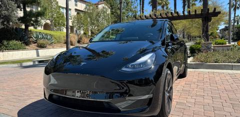 Tesla Model Y 2025