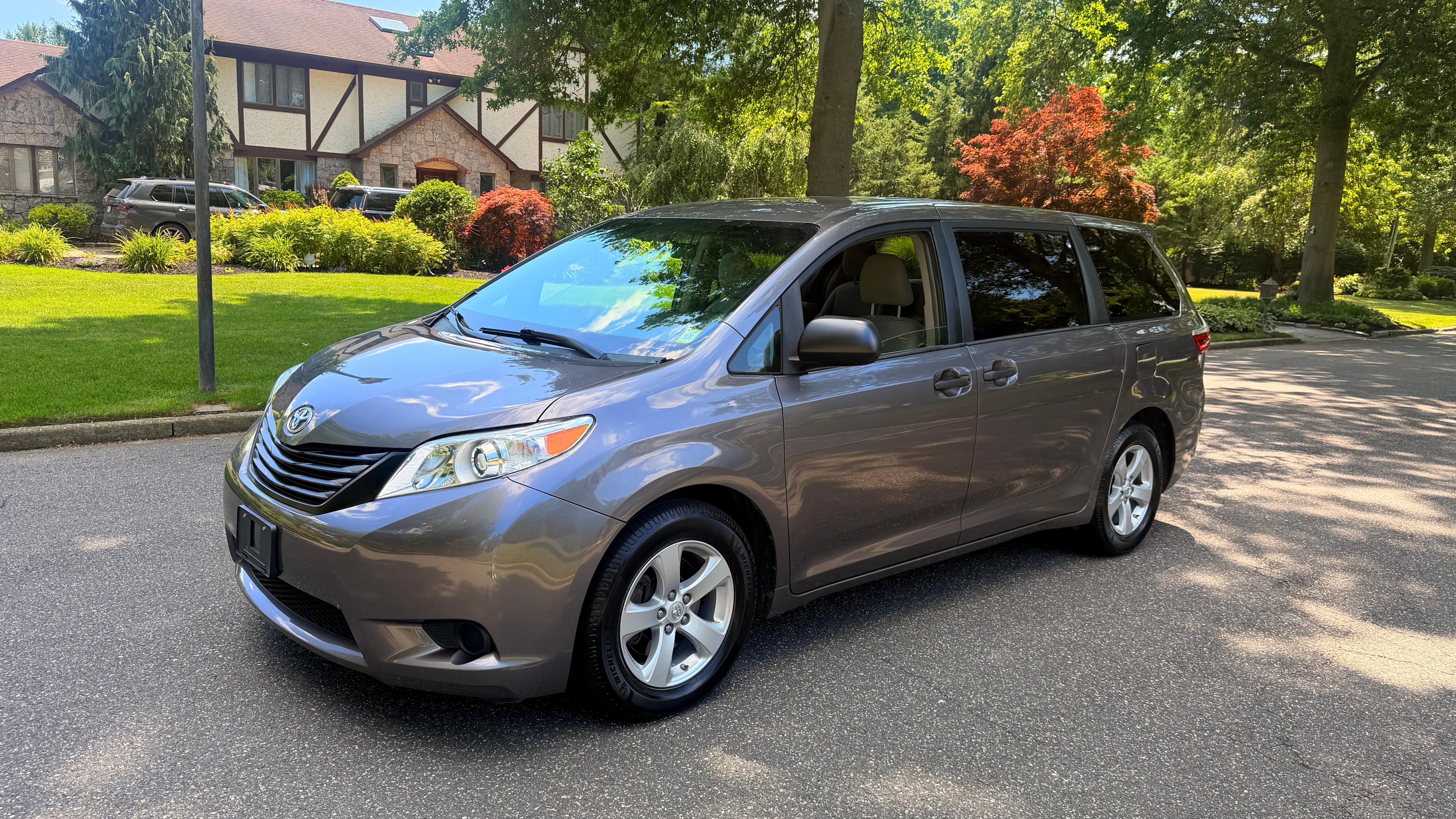 Toyota Sienna 2015 in Hicksville, NY