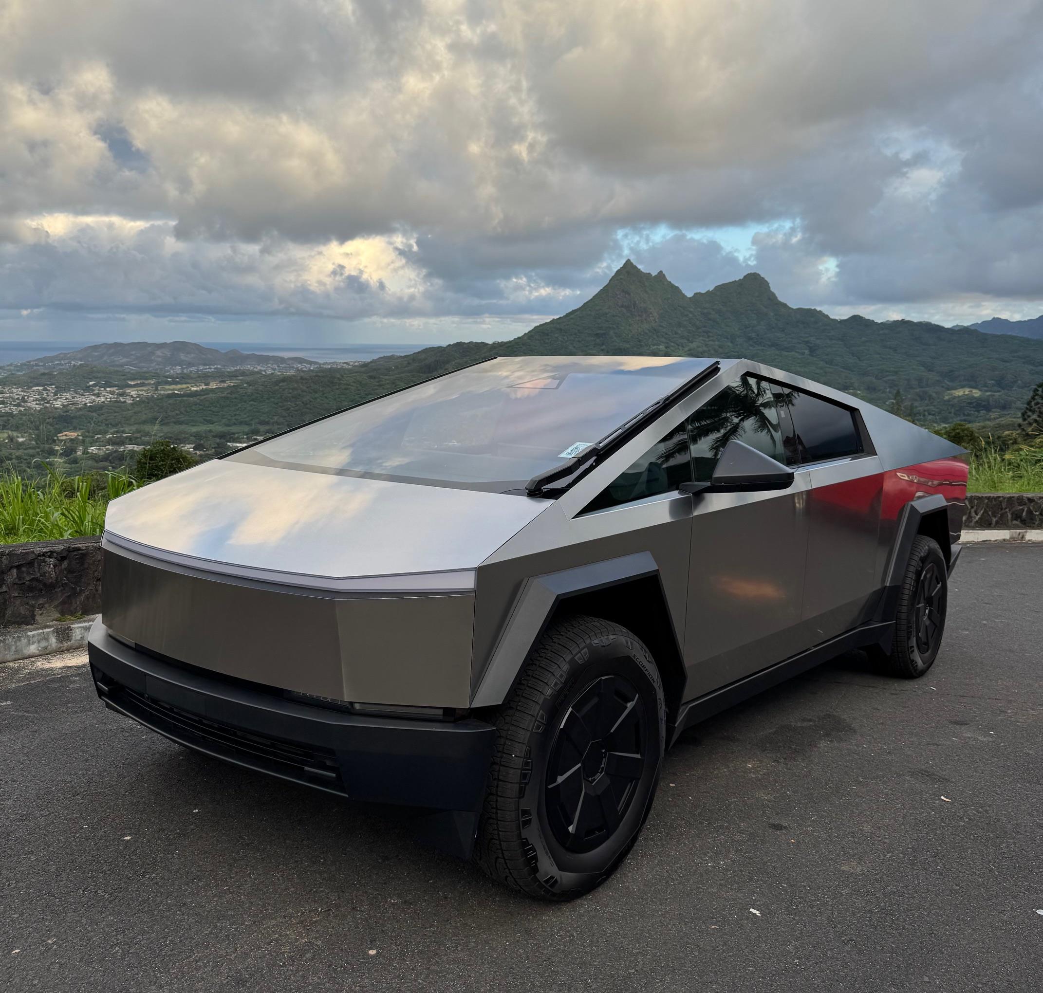 Tesla Cybertruck 2024 in Lahaina, HI