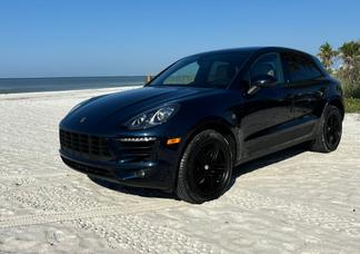 Porsche Macan car