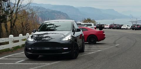 Tesla Model Y 2025