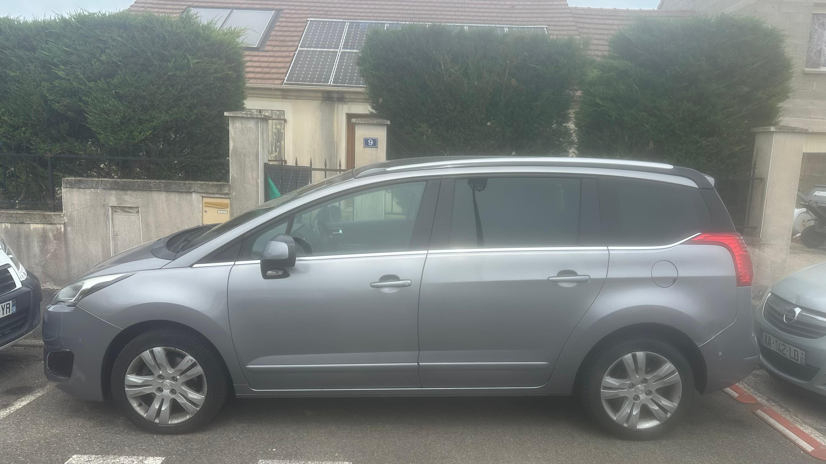 Peugeot 5008 2015 à Melun