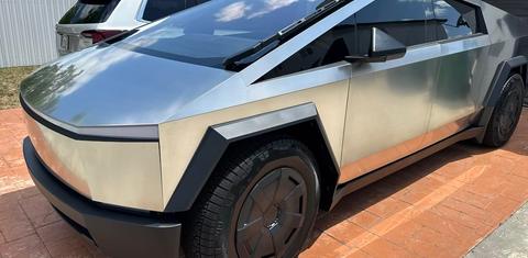 Tesla Cybertruck 2025
