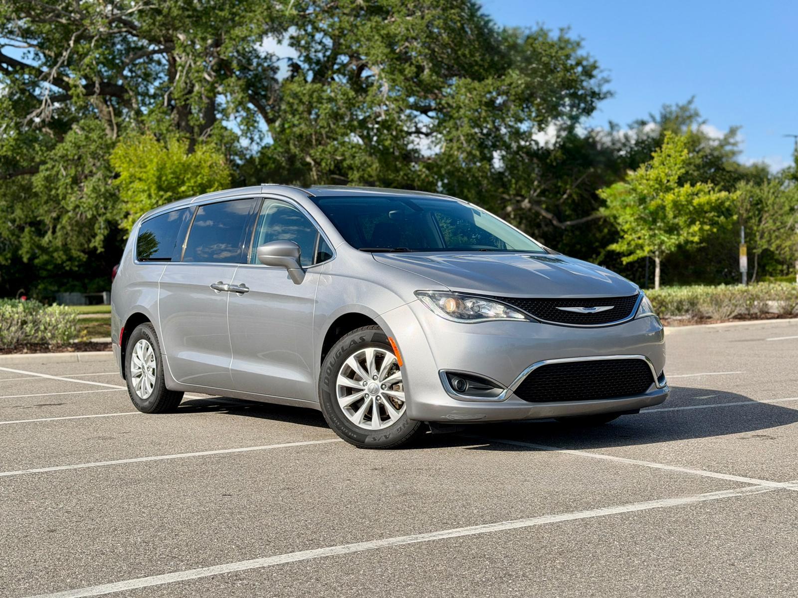 Chrysler Pacifica 2018 in Winter Garden, FL