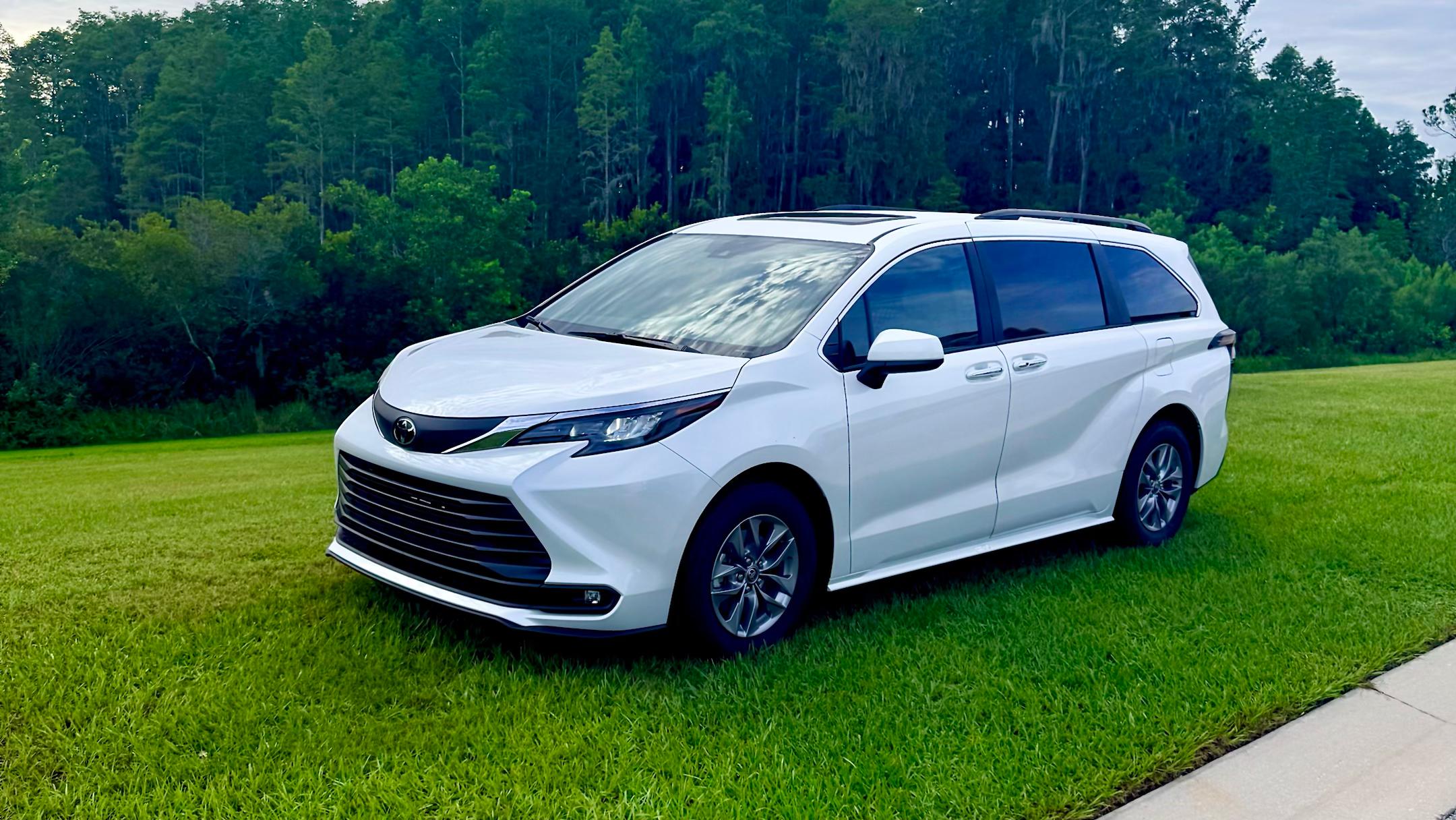 Toyota Sienna 2026 in Kissimmee, FL