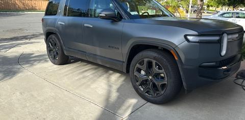 Rivian R1S 2025
