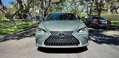 Lexus ES 2025
