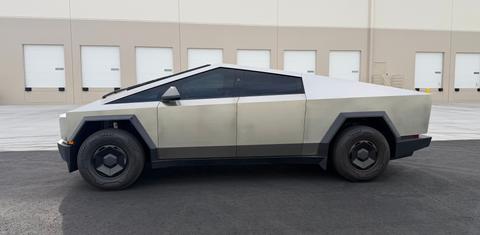 Tesla Cybertruck 2026