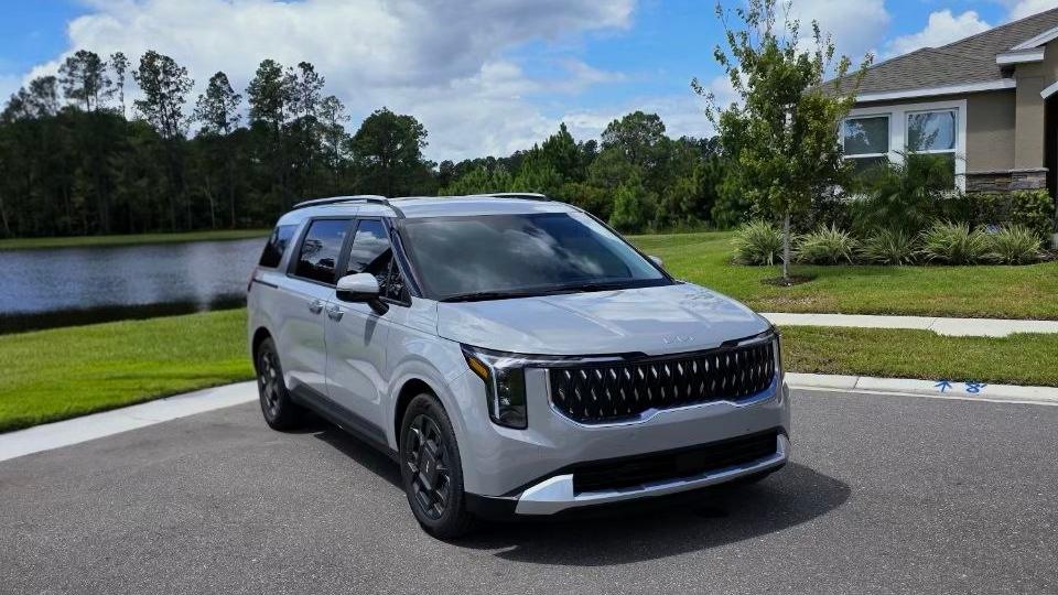 Kia Carnival Hybrid 2026 in Land O' Lakes, FL