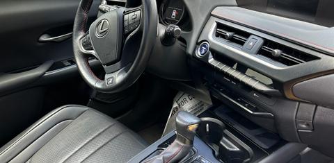 Lexus UX 2021