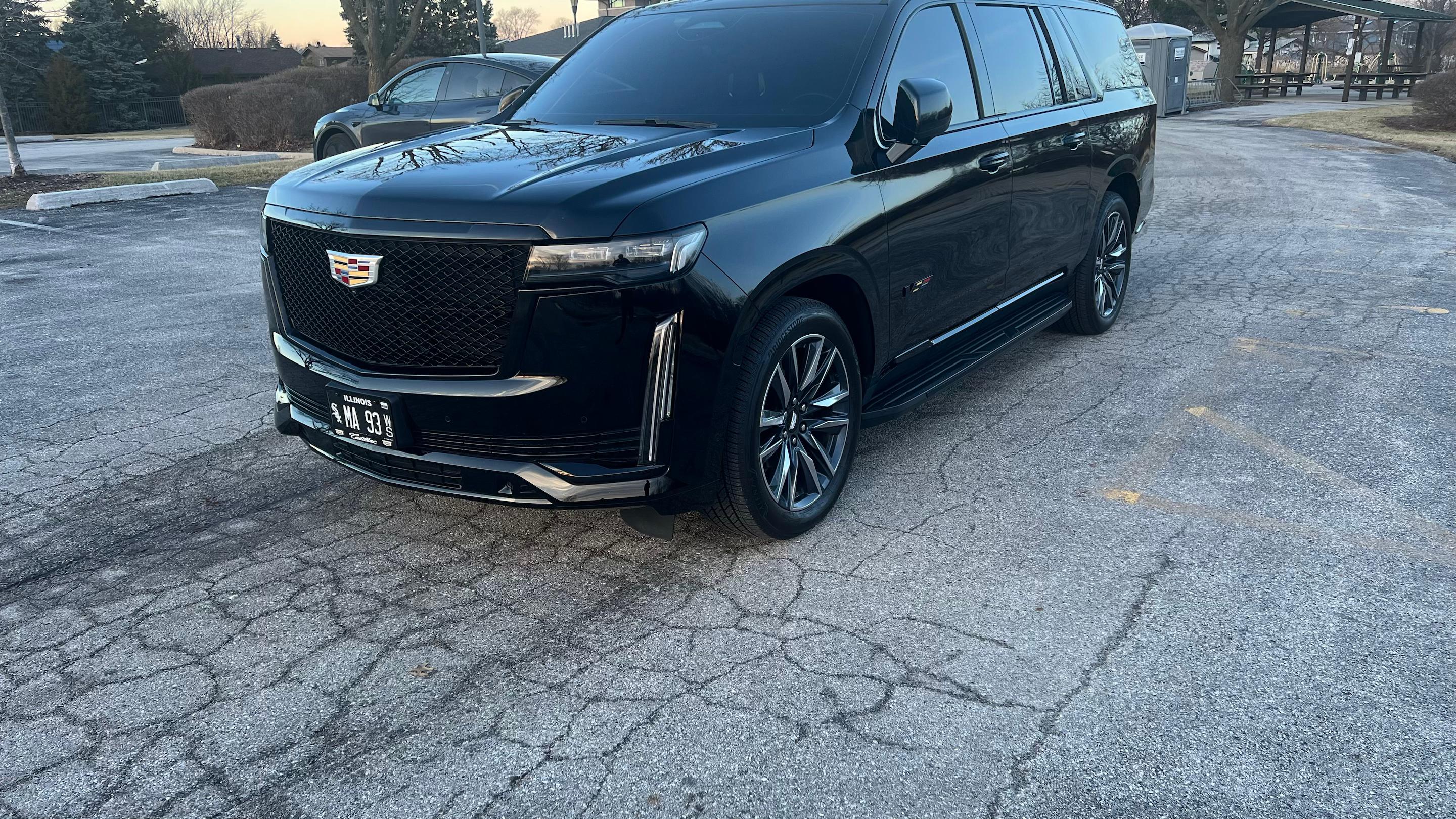 Cadillac Escalade ESV 2023 in 