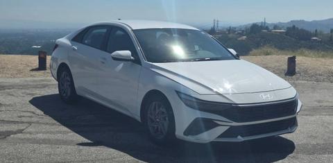 Hyundai Elantra 2024