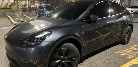 Tesla Model Y 2024